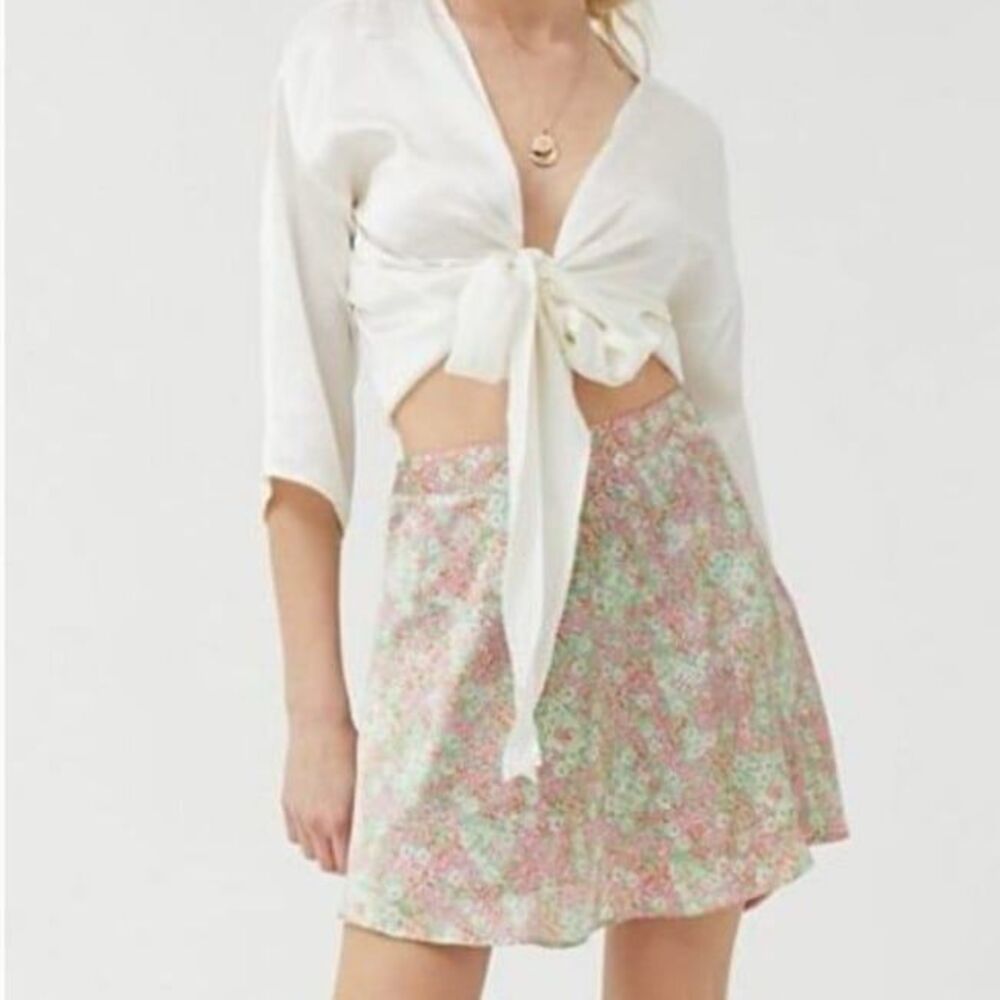 dress forum by los angeles sage floral satin mini skirt medium